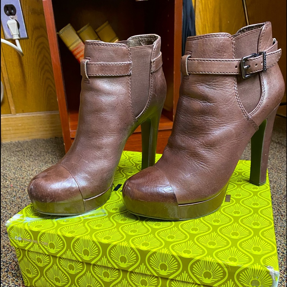 Gianni Bini brown Booties size 8